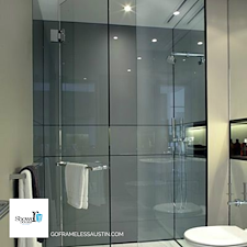 The-Benefits-of-Choosing-Custom-Glass-Enclosures-for-Your-Shower 1