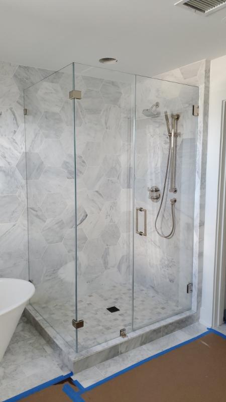 Why Glass Shower Doors Are Better Than Shower Curtains?