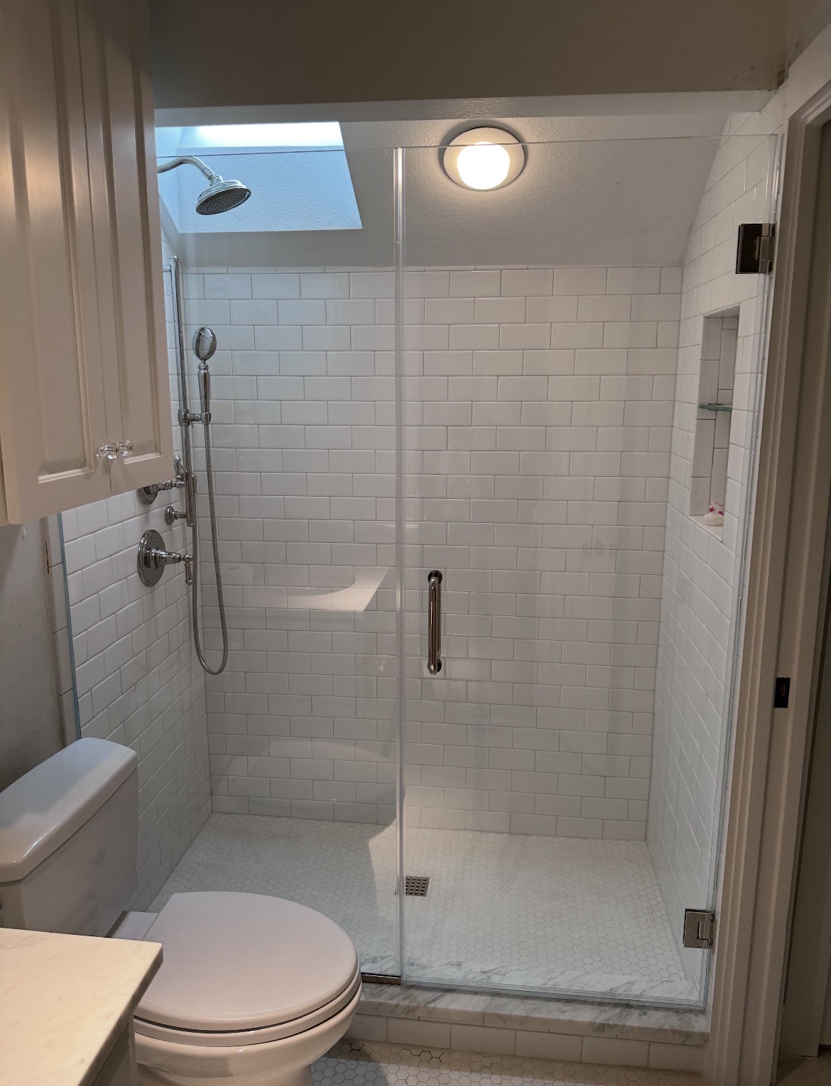 Frameless Inline Enclosure with Low Iron Glass in Austin, Tx