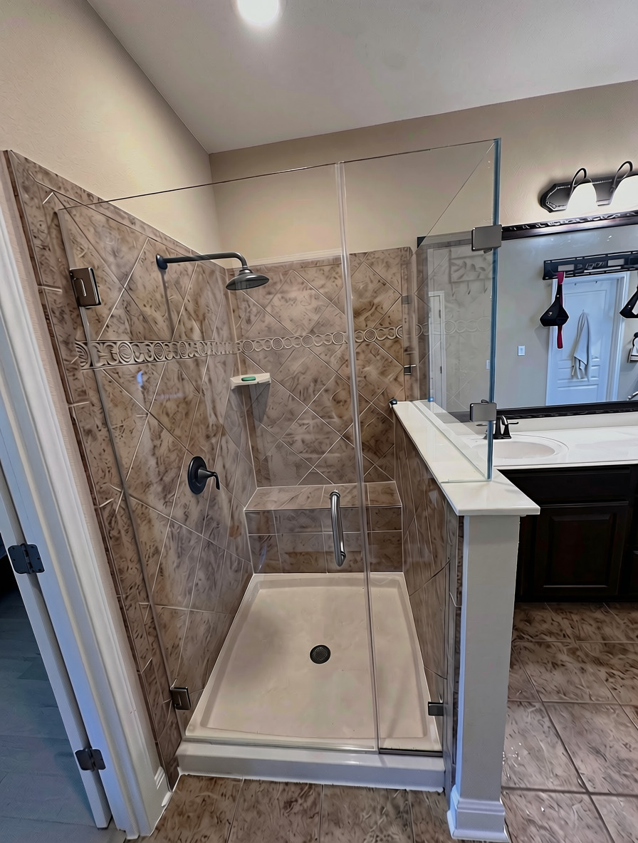 Second view of the low-iron 90-degree enclosure with brushed nickel hardware in Austin, TX