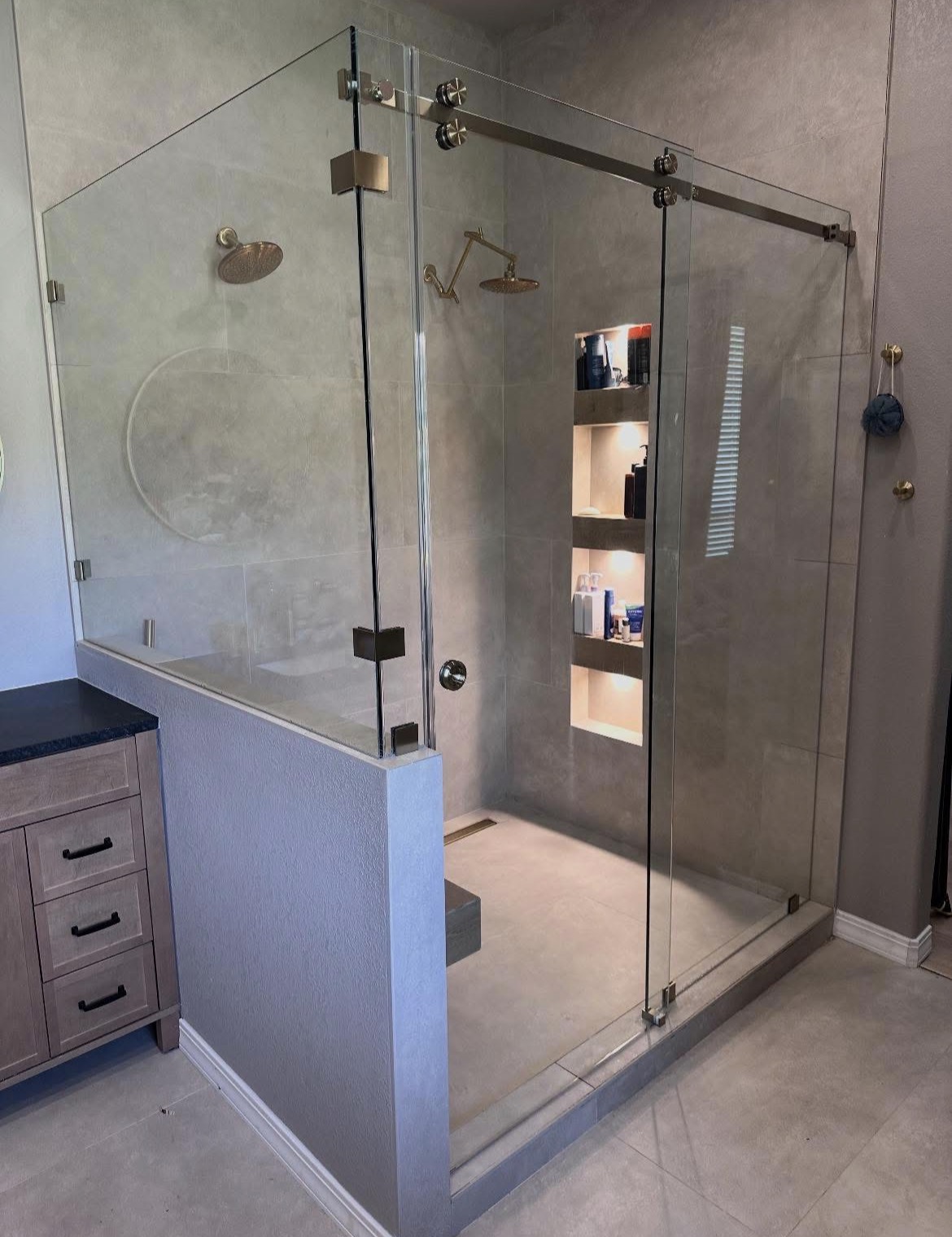 Frameless 90-degree Serenity slider on a pony wall in Pflugerville, TX
