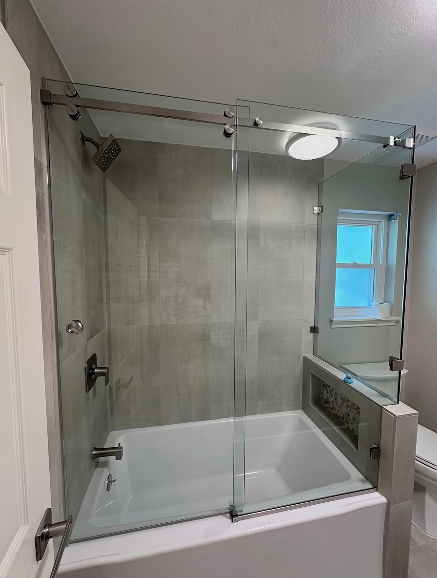 Frameless 90-degree Serenity slider over a drop-in tub and pony wall in Austin, TX